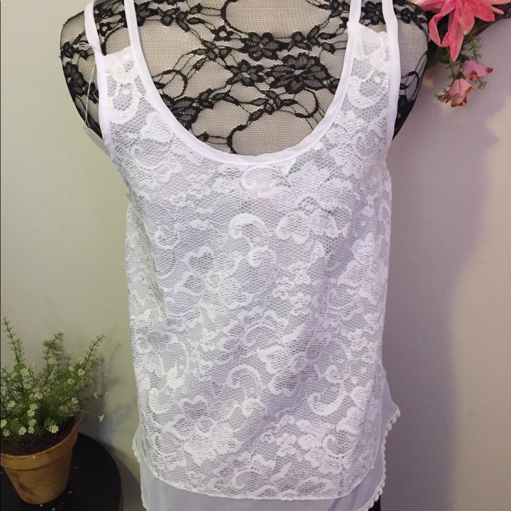 Beautiful lace tank - Picture 2 of 3